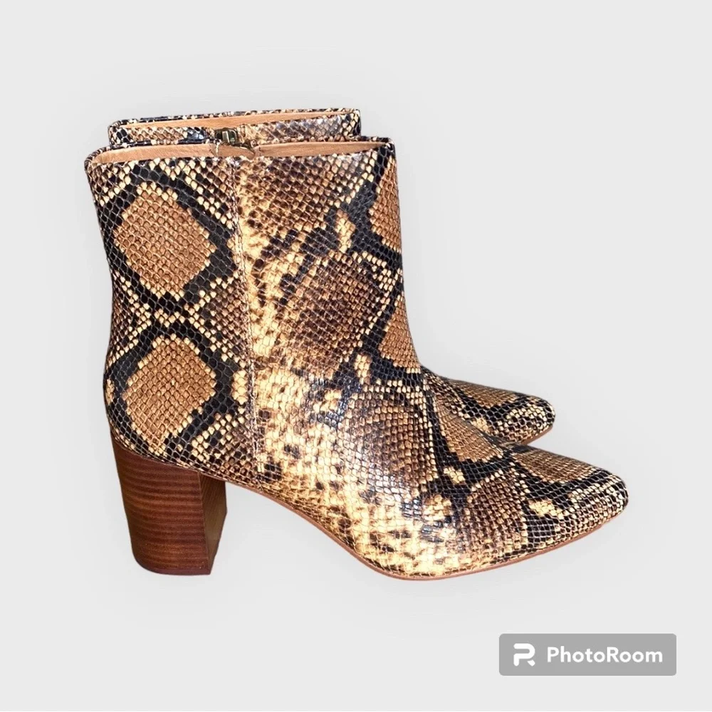 ❌SOLD❌The Fiona Boot in Snake Embossed Leather - Picture 5 of 14